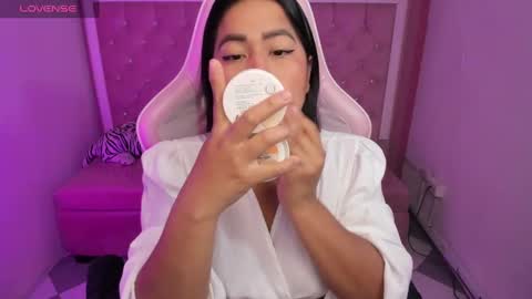 Snapshot of victoria_b_ chatting on September 14, 12:37 pm victoria_b_ online show from September 14, 12:37 pm