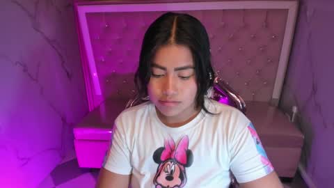 Snapshot of victoria_b_ chatting on October 2, 7:43 pm victoria_b_ online show from October 2, 7:43 pm