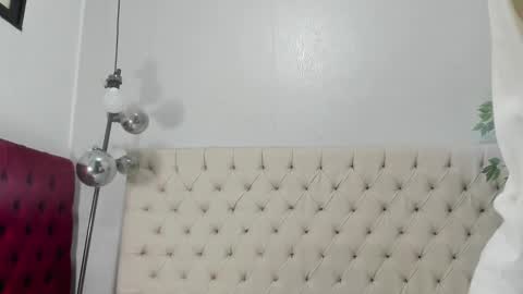 Snapshot of victoria_colemann chatting on December 19, 6:01 pm Victoria online show from December 19, 6:01 pm