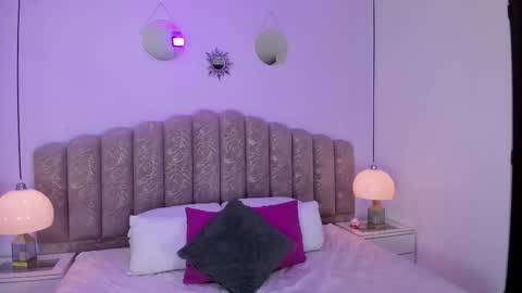 valentina online show from February 13, 12:01 pm