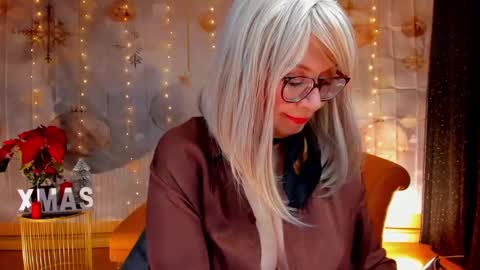 Snapshot of victoria_dior chatting on December 10, 10:37 pm diorvictoria9 online show from December 10, 10:37 pm