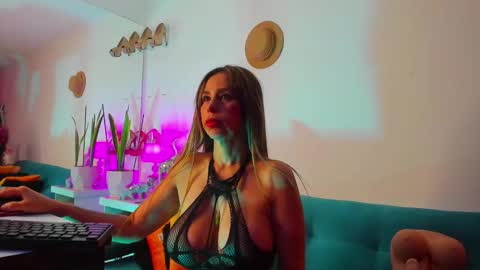 Victoria  online show from February 2, 12:24 pm