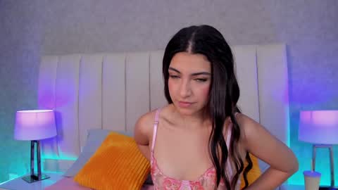 Snapshot of victoria_joliegb chatting on December 18, 12:40 pm Victoria Lozano online show from December 18, 12:40 pm