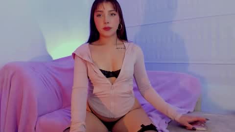 Snapshot of victoria_laurent chatting on December 15, 7:18 pm Victoria Laurent online show from December 15, 7:18 pm