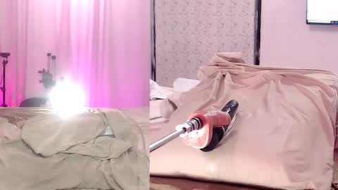 Snapshot of victoria_luxe chatting on February 20, 6:46 pm victoria_luxe online show from February 20, 6:46 pm