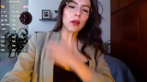 VICTORIA MARTELO online show from October 9, 4:05 pm