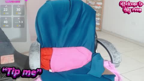 Snapshot of victoria_miler chatting on December 5, 12:41 am VICKY online show from December 5, 12:41 am