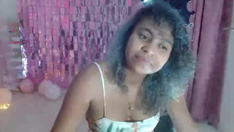 Snapshot of victoria_miler chatting on February 15, 10:21 pm VICKY online show from February 15, 10:21 pm