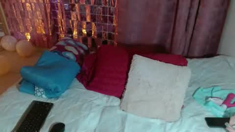 Snapshot of victoria_miler chatting on February 23, 2:07 am VICKY online show from February 23, 2:07 am