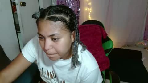 Snapshot of victoria_miler chatting on September 24, 11:19 pm VICKY online show from September 24, 11:19 pm