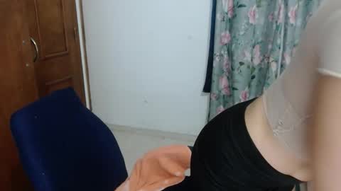 Snapshot of victoria_milf06 chatting on November 22, 3:27 am victoria online show from November 22, 3:27 am