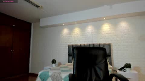 Snapshot of victoria_mooree chatting on May 11, 4:59 pm Victoria Everyday From 1400 to 2130 Col Time online show from May 11, 4:59 pm