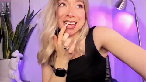 D A N I online show from November 2, 2:03 am