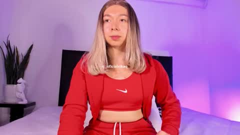 D A N I online show from March 4, 3:01 am