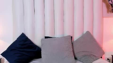 Snapshot of victoria_queen2 chatting on April 24, 1:52 am victoria_queen2 online show from April 24, 1:52 am