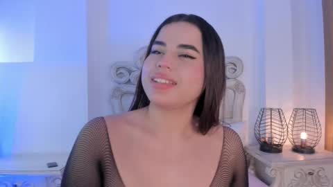 Snapshot of victoria_vallejo chatting on December 10, 2:39 pm victoria  online show from December 10, 2:39 pm