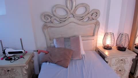 Snapshot of victoria_vallejo chatting on December 31, 2:36 pm victoria  online show from December 31, 2:36 pm