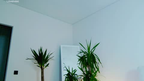 Miss V online show from April 9, 5:40 am