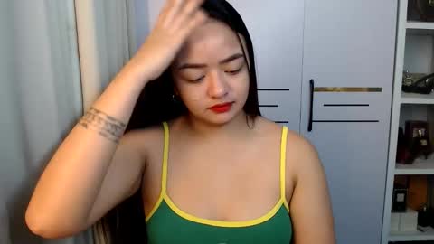 Victoria Harper online show from April 22, 2:40 pm