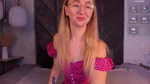 Snapshot of victorialight chatting on November 20, 6:02 am Victoria online show from November 20, 6:02 am