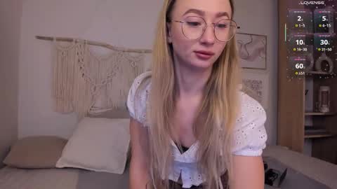 Snapshot of victorialight chatting on December 2, 6:08 am Victoria online show from December 2, 6:08 am