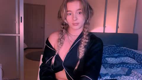 Snapshot of victoriande chatting on October 7, 10:56 am Eva and Victor online show from October 7, 10:56 am