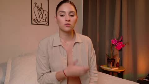 Snapshot of victorianova chatting on June 3, 5:51 pm VictoriaNova online show from June 3, 5:51 pm