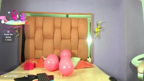 Snapshot of victoriaobey chatting on October 21, 4:13 am victoriaobey online show from October 21, 4:13 am