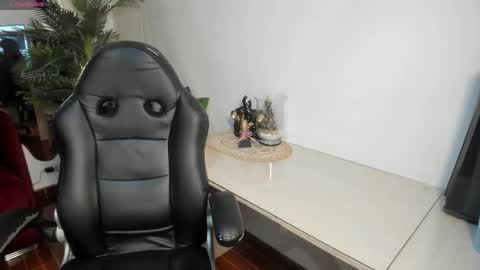 victoriapaker online show from February 15, 4:58 pm