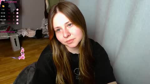 Snapshot of victoriassecrets_ chatting on December 16, 4:56 pm victoriassecrets_ online show from December 16, 4:56 pm