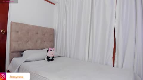 V  I C  T O R I A  online show from December 9, 10:20 pm