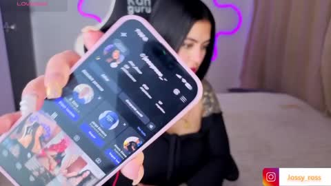 V  I C  T O R I A  online show from March 31, 12:56 am