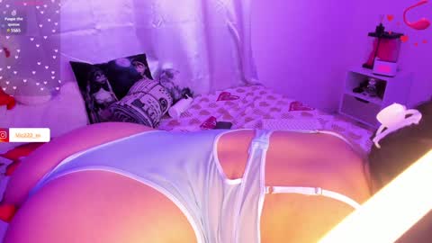 Snapshot of victtoriamoon_1 chatting on January 14, 4:47 am Moon online show from January 14, 4:47 am