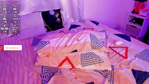 Snapshot of victtoriamoon_1 chatting on March 8, 3:50 am Moon online show from March 8, 3:50 am