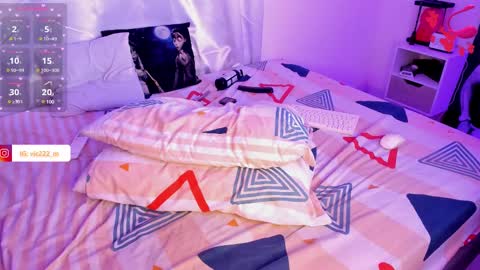 Snapshot of victtoriamoon_1 chatting on March 8, 10:11 am Moon online show from March 8, 10:11 am