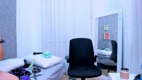 viictoriiasaenz online show from March 26, 3:45 am