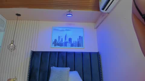 Viiolett online show from January 25, 8:00 pm