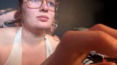 vikingandvixen44 online show from October 21, 12:22 am