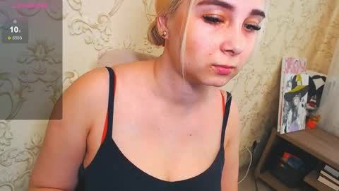 Snapshot of vikiwaitingforyou chatting on February 9, 12:52 pm Vitoria online show from February 9, 12:52 pm