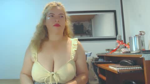 VIKKKTORIAAA online show from February 1, 5:18 am