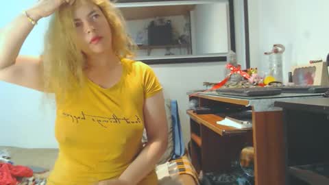 VIKKKTORIAAA online show from February 15, 9:05 am