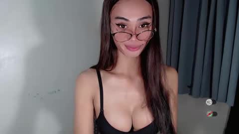 Snapshot of vikkylustfull chatting on December 19, 2:56 am vikkylustfull online show from December 19, 2:56 am