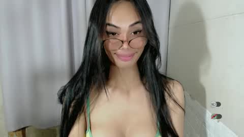 Snapshot of vikkylustfull chatting on March 1, 8:10 pm vikkylustfull online show from March 1, 8:10 pm