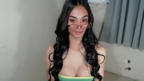 Snapshot of vikkylustfull chatting on March 8, 4:45 am vikkylustfull online show from March 8, 4:45 am