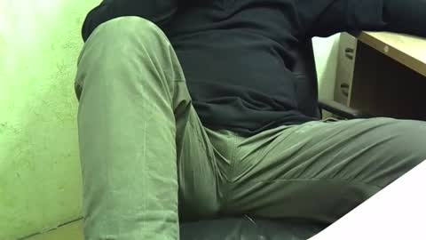 Snapshot of viknik16cm chatting on November 10, 5:17 am viknik16cm online show from November 10, 5:17 am