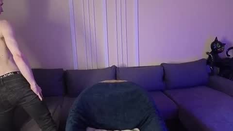 Max online show from January 11, 5:18 pm