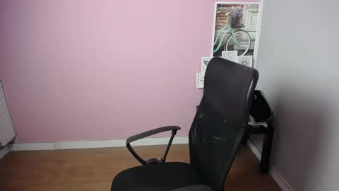 Snapshot of viktoria_lovely chatting on February 12, 6:19 am viktoria_lovely online show from February 12, 6:19 am