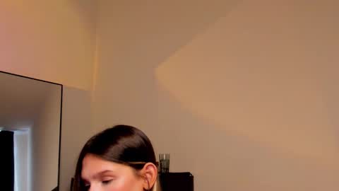 villalacute online show from December 19, 8:54 am