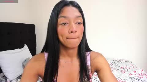 Snapshot of vinaly_y chatting on October 22, 7:46 pm Vinaly online show from October 22, 7:46 pm