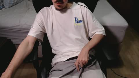 Snapshot of vincebruv chatting on December 1, 9:15 pm Vince Bruv online show from December 1, 9:15 pm